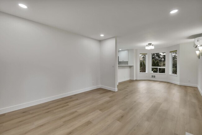 Building Photo - 7143