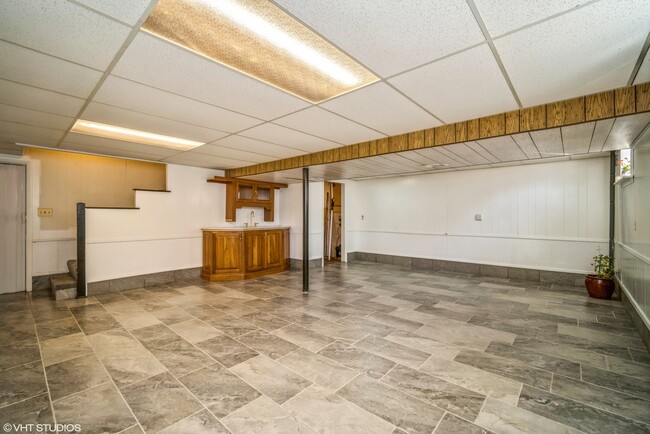 Building Photo - 420 W Kensington Rd