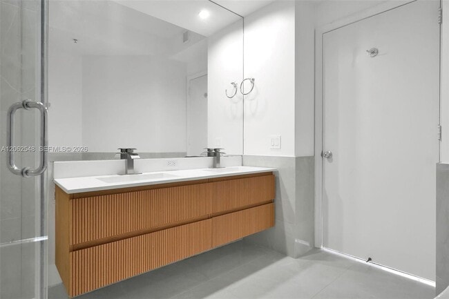 Building Photo - 808 Brickell Key Dr