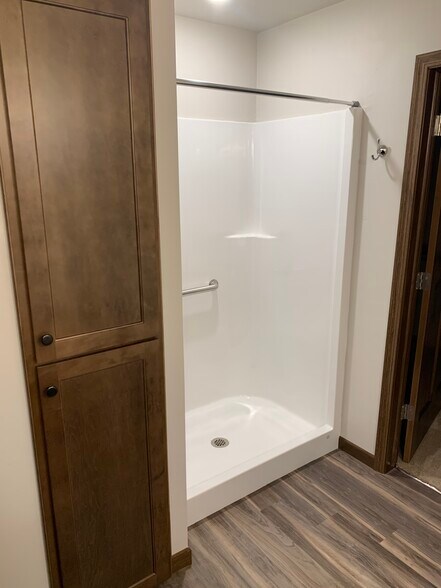 4 foot walk-in shower - 504 Jefferson St