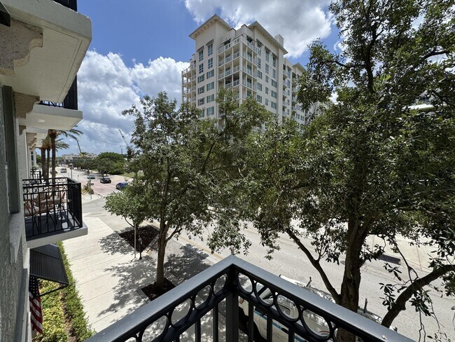 Building Photo - 600 S Dixie Hwy