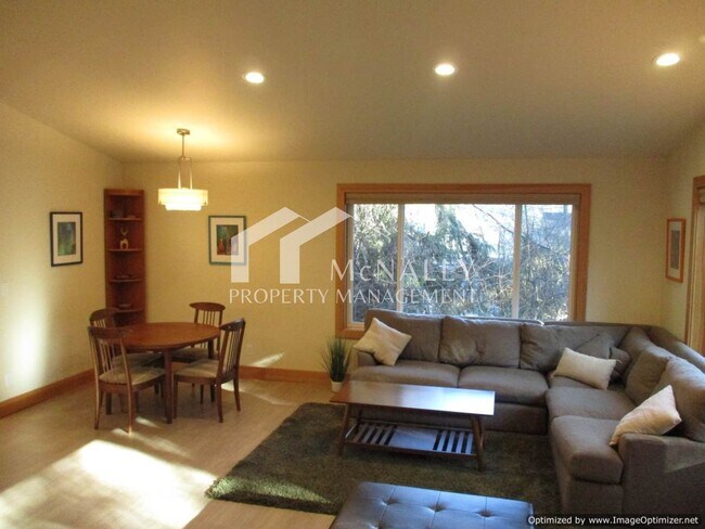 Building Photo - 4208 Forest Beach Dr NW