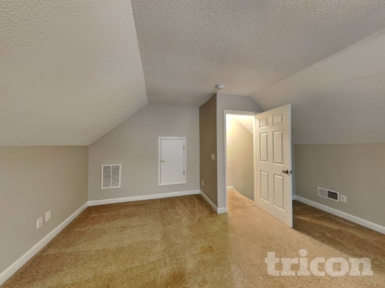 Building Photo - 2 Abbey Rd