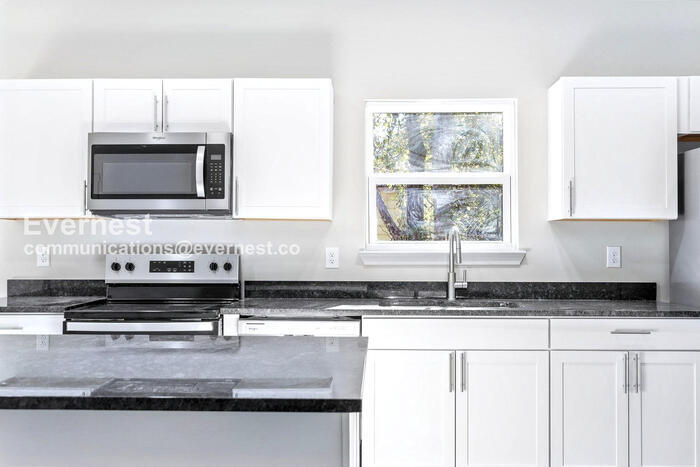 Building Photo - 1617 Roanoke Ave