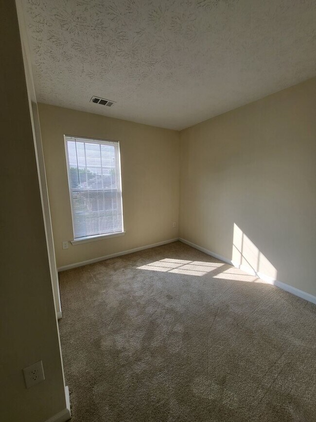 Building Photo - SPACIOUS 3-Level Townhome in Winston's Choice