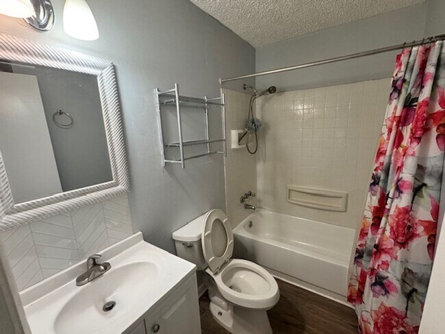 Building Photo - 409 Brown St