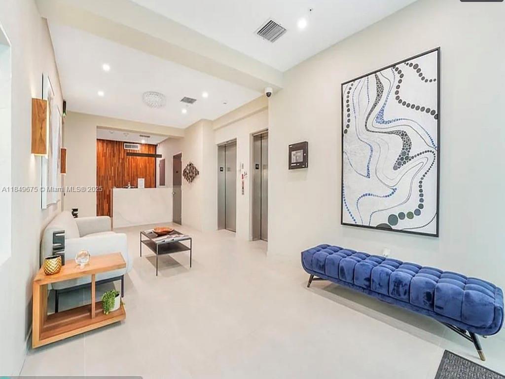 Building Photo - 226 Ocean Dr