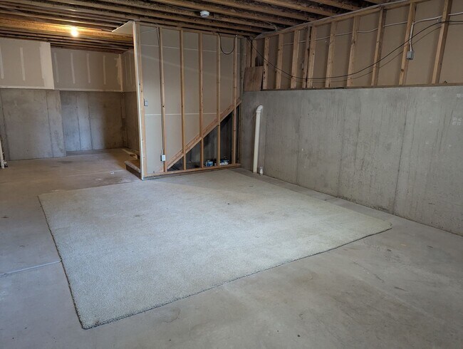 Building Photo - AWESOME 3-BDRM, 3-BATH, 4-LEVEL HOME AVAILABLE FOR IMMEDIATE OCCUPANCY IN GRAPEVINE - EVANS!
