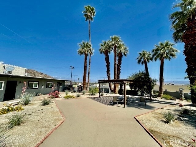 Building Photo - 36957 Melrose Dr