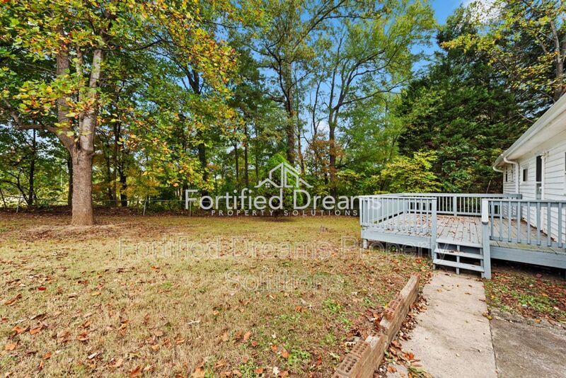 Building Photo - 1806 Heilwood Dr