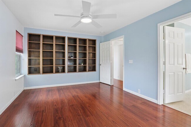 Building Photo - 14621 Lantern Dr