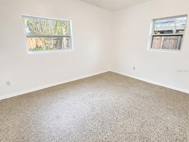 Building Photo - 1607 Dauphin Ln