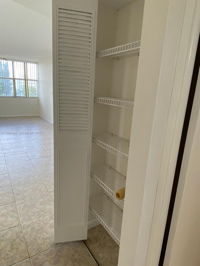 Building Photo - 1200 NE Miami Gardens Dr