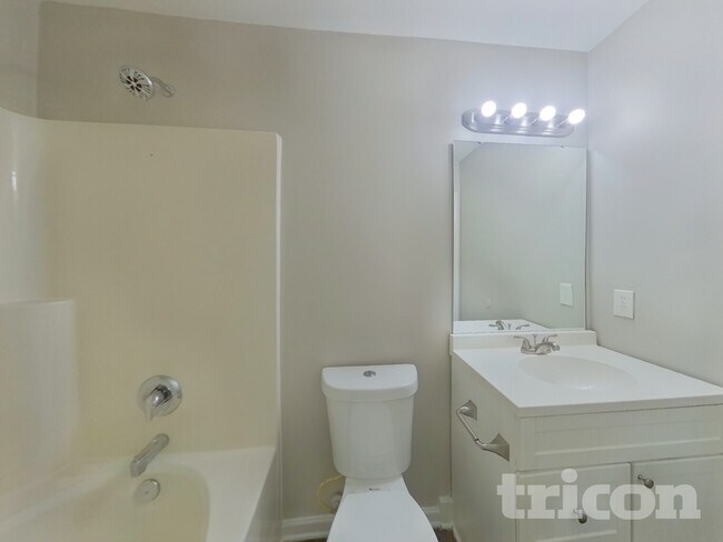 Building Photo - 1110 Hipp Rd