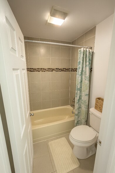 Building Photo - 1911 Congress Cir