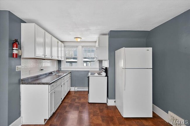 Building Photo - 221 Lebanon Ave