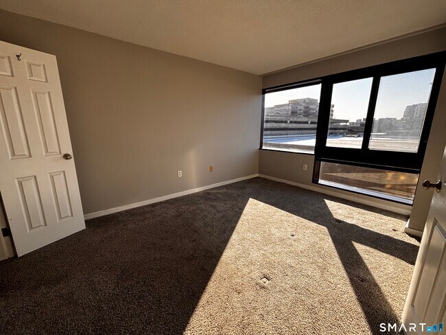 Building Photo - 127 Greyrock Pl