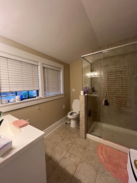 Building Photo - 759 Roycroft Pl