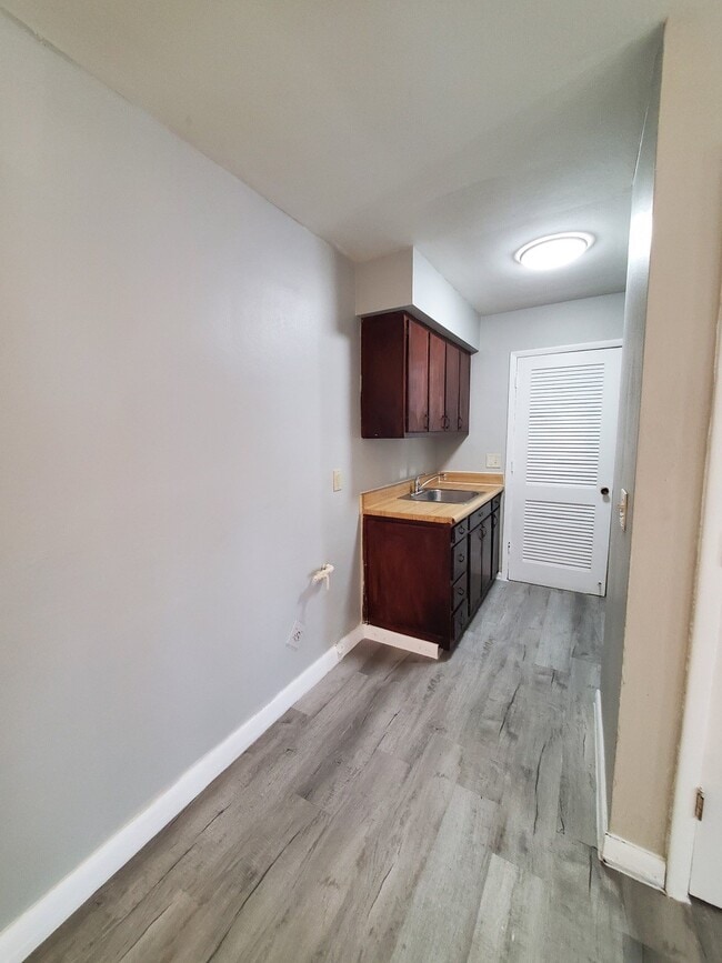 Building Photo - 706 N Broadway St