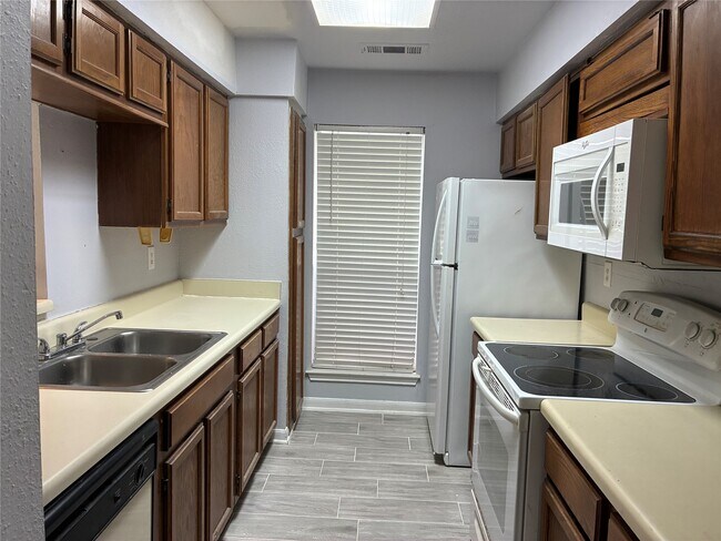 Building Photo - 8299 Cambridge St