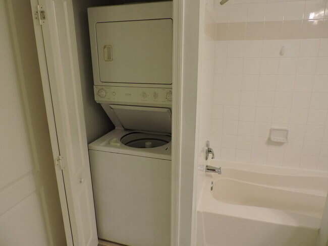 Building Photo - 11032 Legacy Dr