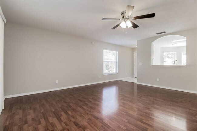Building Photo - 1007 Royal Oaks Dr