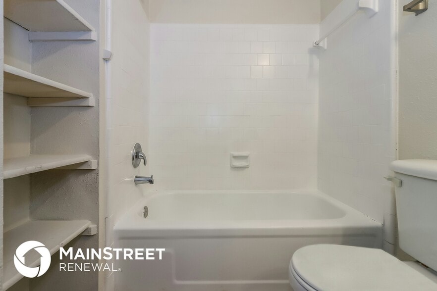 Building Photo - 15703 Baybriar Dr