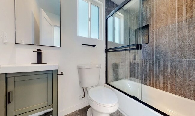 Building Photo - FOR RENT $4200, 4BED 3BATH,Downtown LA