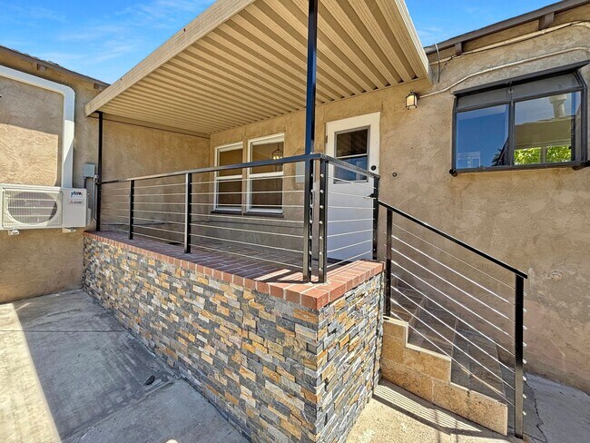 Building Photo - Beautiful 3BD/3BA House in Talmadge w/ ADU...