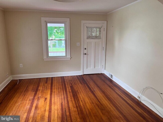 Building Photo - 116 2nd Ave