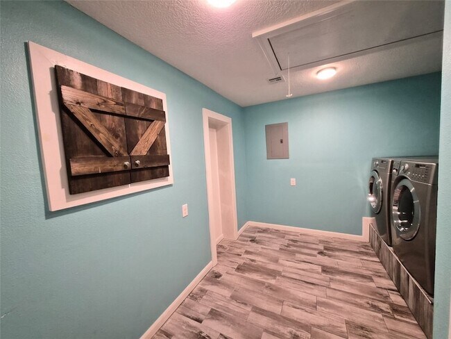 Building Photo - 209 Florence St