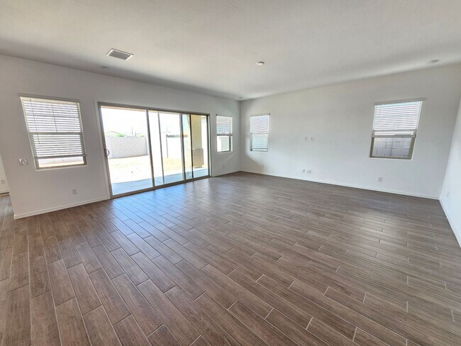 Building Photo - Wonderful new build with family fun amenities