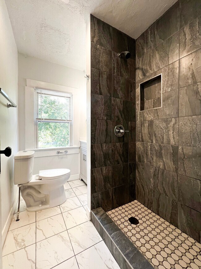 Building Photo - 4813 N College Ave