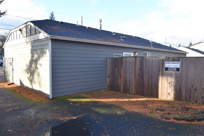 Building Photo - 5320 SE 122nd Ave