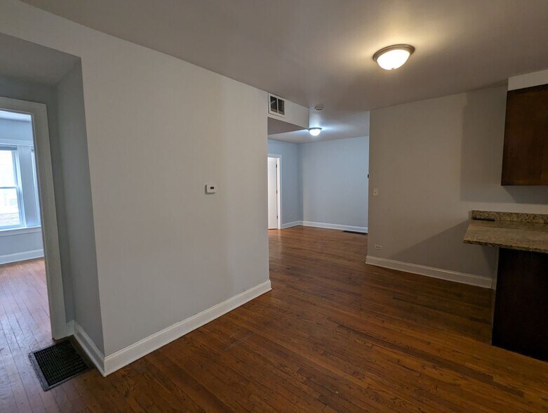 Building Photo - 5027 N Harding Ave