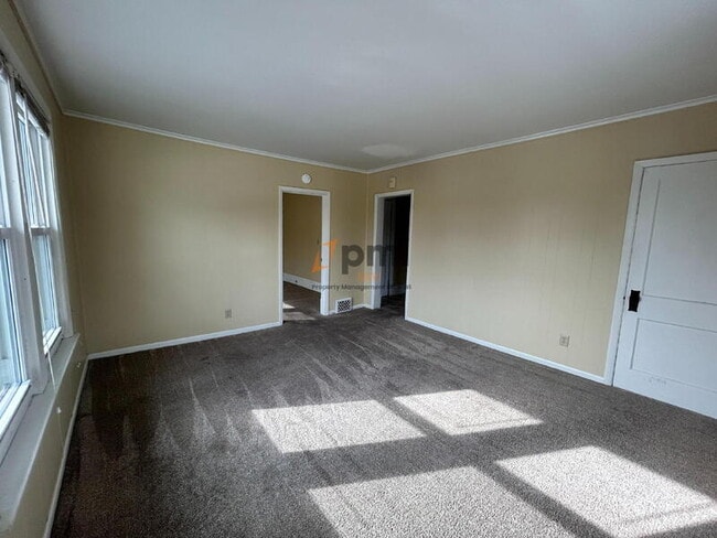 Building Photo - 207 Monroe St