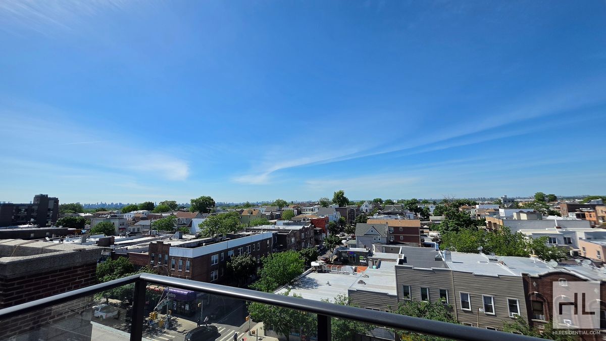 Building Photo - Top-Floor 1-Bedroom with Private Balcony & Manhattan Skyline Views!