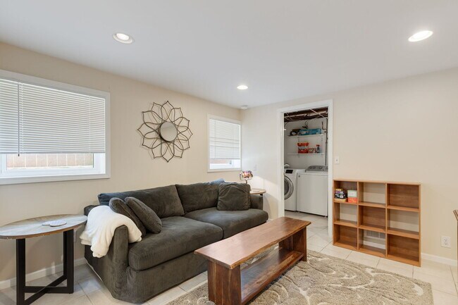 Building Photo - 47 Hackberry Ln