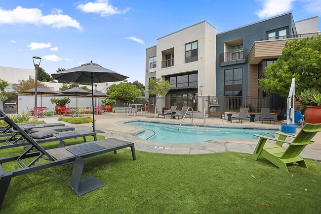 Building Photo - 777 Hamilton