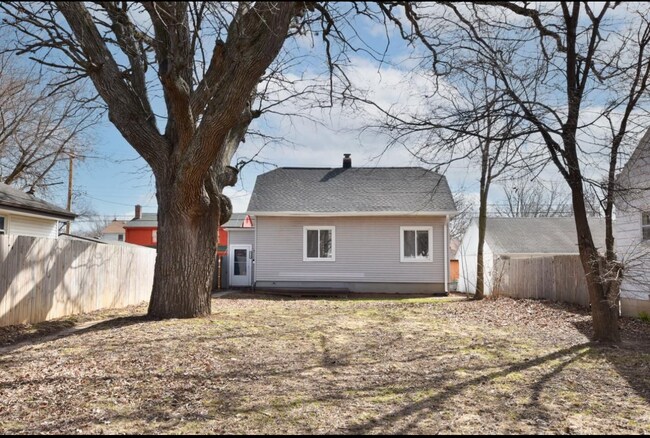 Building Photo - 4350 N 65th St