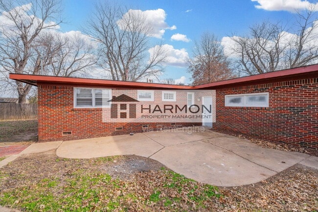 Building Photo - 8514 W 9th St N