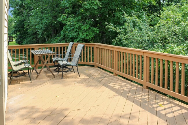 Building Photo - 41589 Sleepy Hollow Dr
