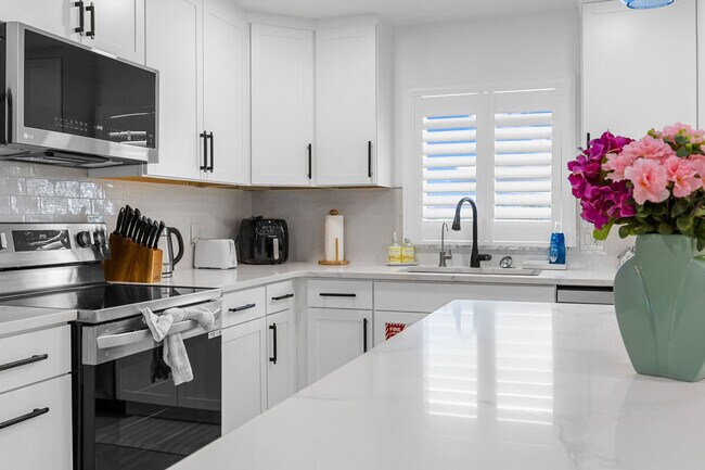 Building Photo - 274 Barlow Ave