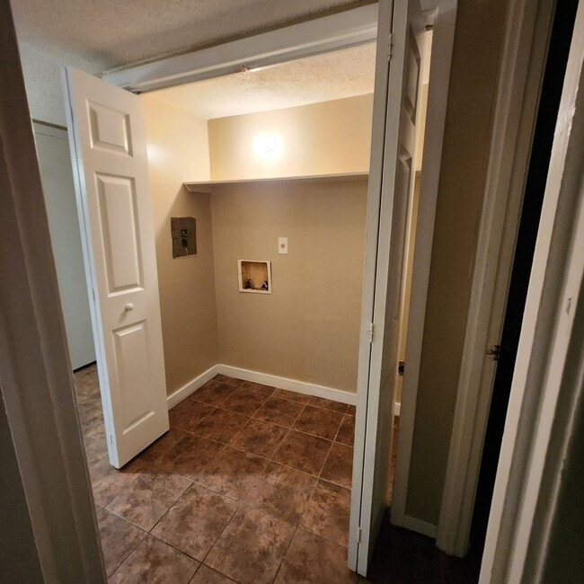 Building Photo - 2 bed 2 bath apartment | Hickory Hill