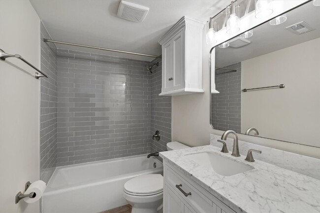 Building Photo - 1607 E Swan Cir