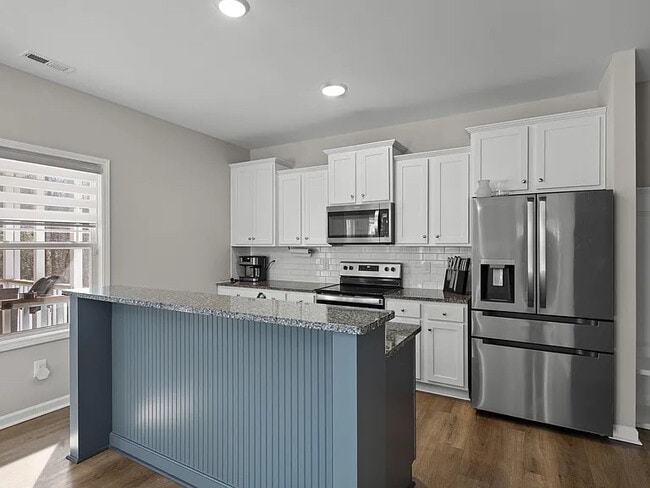 Building Photo - Room in House on Bounty Cir