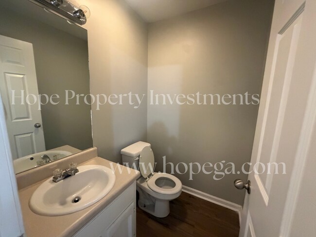 Building Photo - 5 E Newnan Rd
