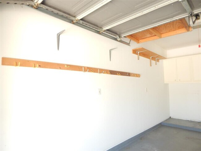 Building Photo - 5583 Beverly Hill St