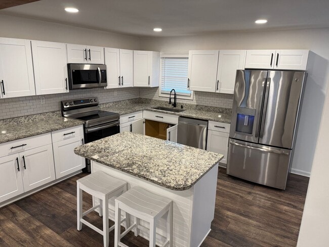 Building Photo - Updated Home near Waverly Park