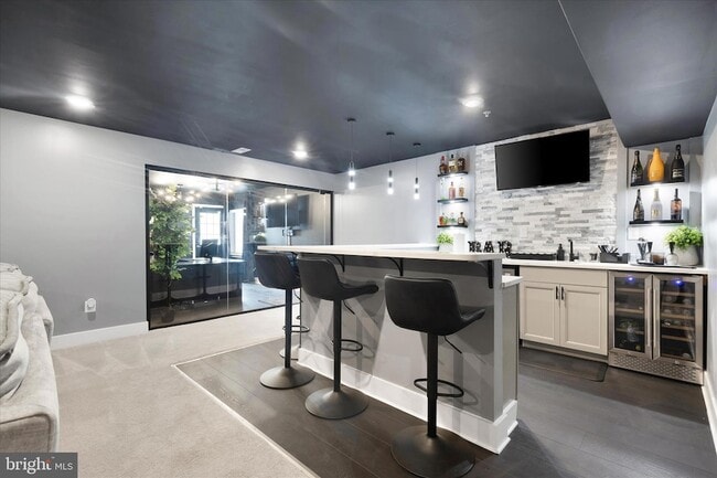 Building Photo - 5680 Lewis Carroll Dr